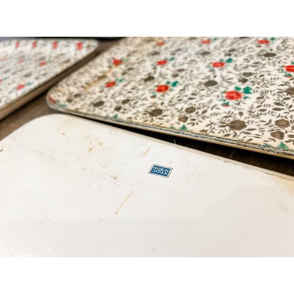 Isco Hand Painted Trays — Red & Green Floral Pattern — Made in Japan — Lot of 5 - Picture 3 of 4